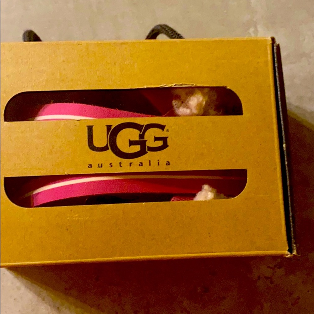 Ugg’s Size 4/5 slings